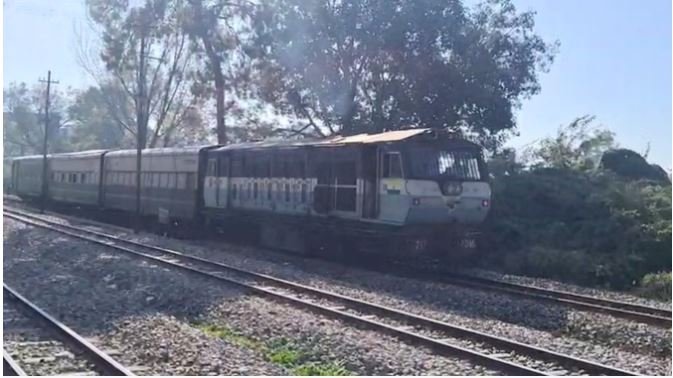 ट्रेन